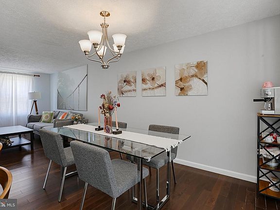 4th image of 7 Shoreham Ct
