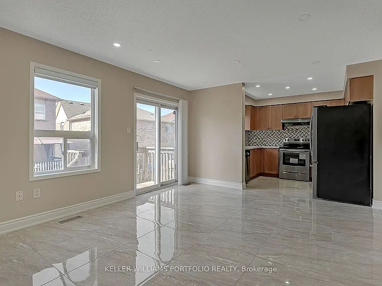 99 Dells Cres — Photo 12