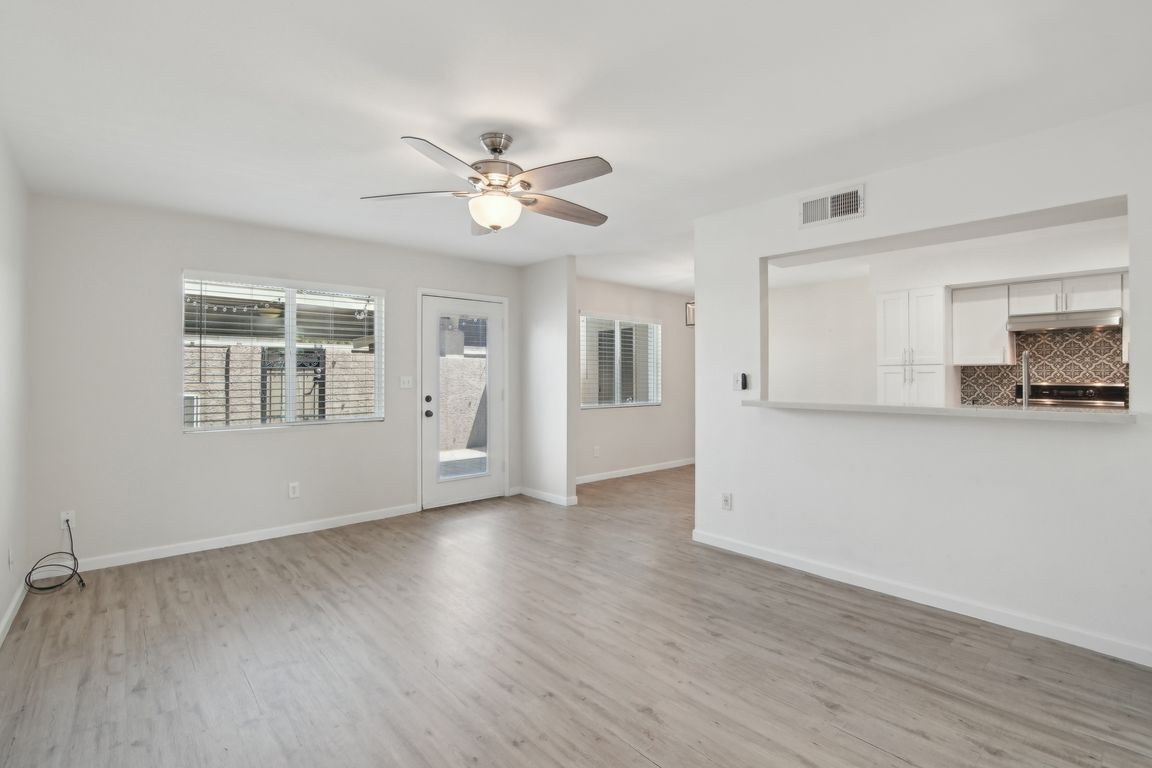 E Montebello Ave-2504-008.jpg