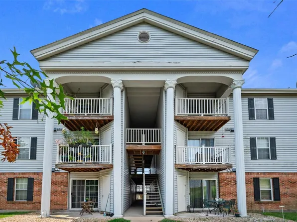12415 Somerset Place Dr APT B, Saint Louis, MO 63128