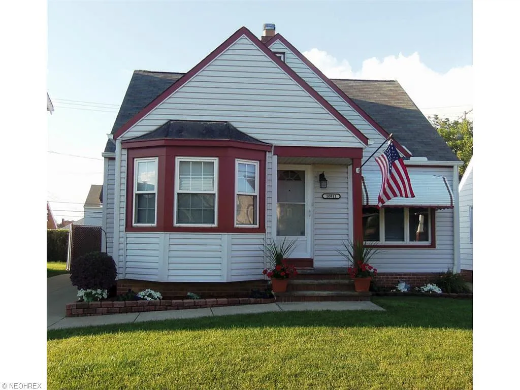 10811 Plymouth Ave photo 1