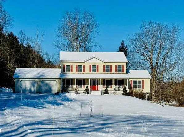 1869 Parkway Dr, Honesdale, PA 18431