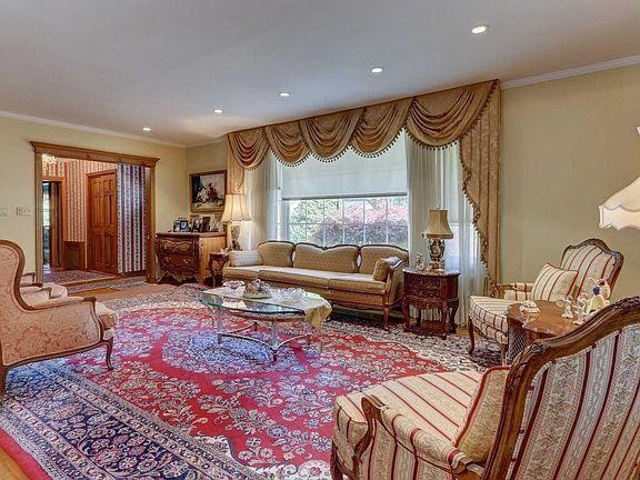 4th image of 174 Woodhill Ln