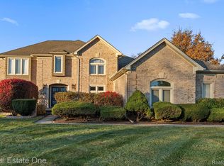 1953 Regency Hills Dr, Shelby Township, MI 48316