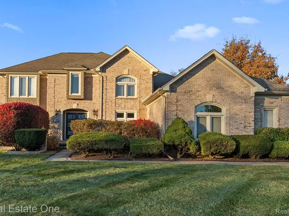 1953 Regency Hills Dr, Shelby Township, MI 48316