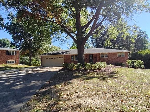 2nd image of 2613 Summit Rd