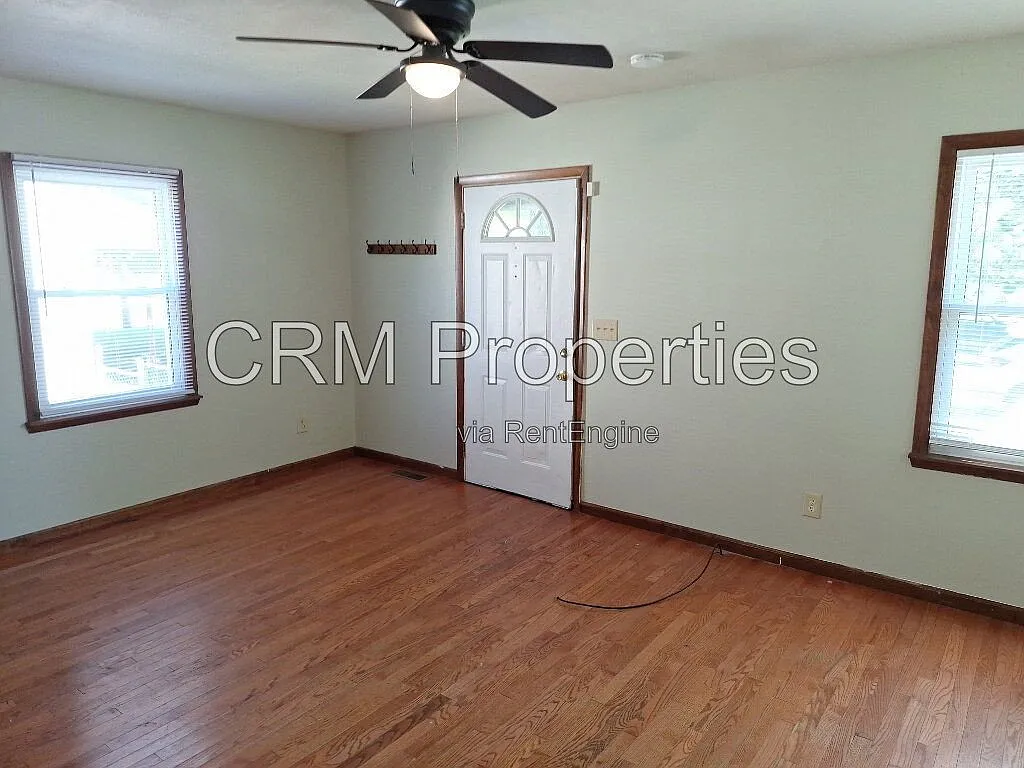 3 bed, 2.0 bath, 1440 sqft, $1,100 — Photo 3
