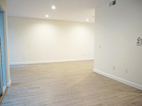 5th image of 177 E Del Mar Blvd #404