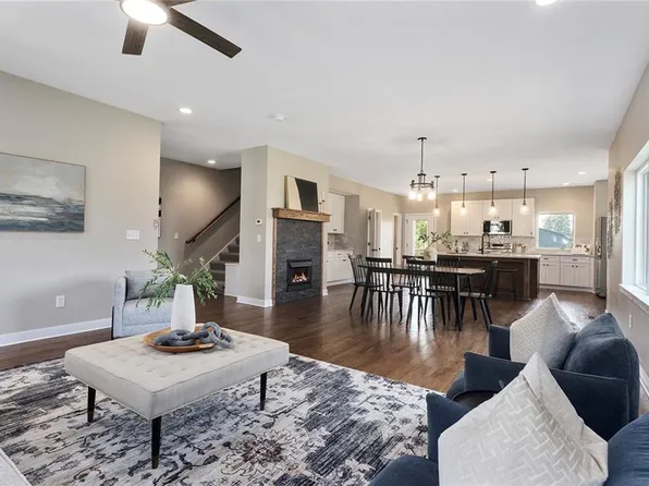 318 E 8th St, Wellsville, KS 66092