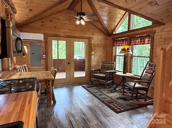 553 Kimberly Ln #8, Franklin, NC 28734