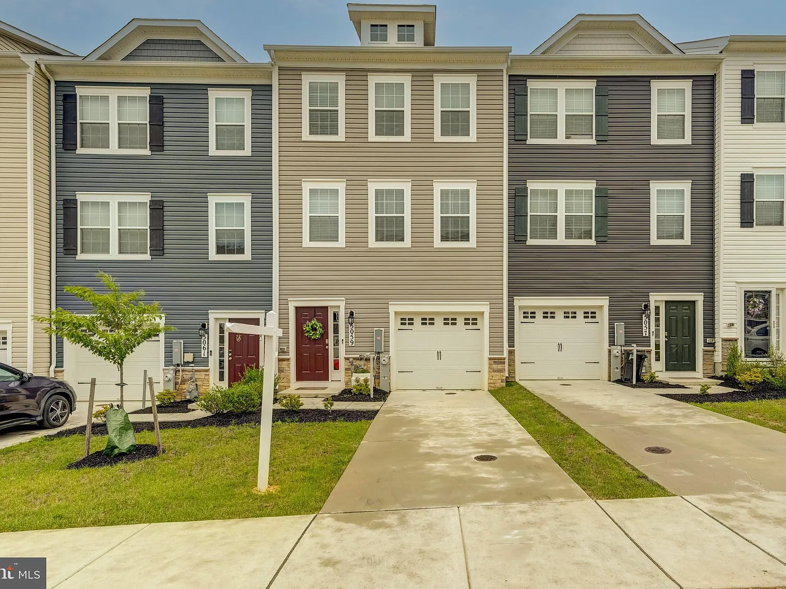 3 bed, 3.5 bath, 1969 sqft, $3,250 — Photo 1