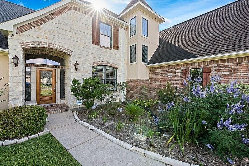 1st image of 3392 Clearwood Cir