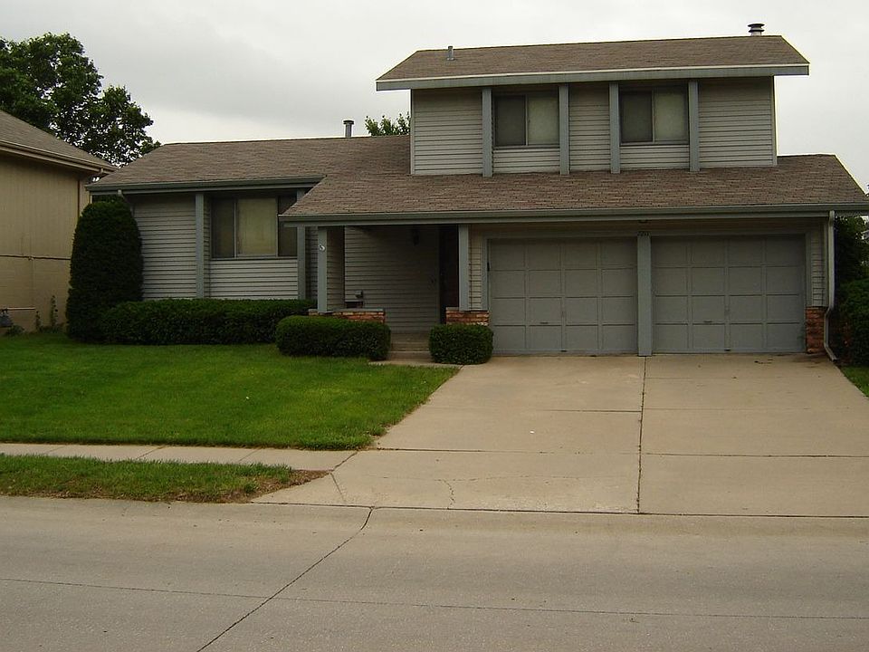 Front view of home