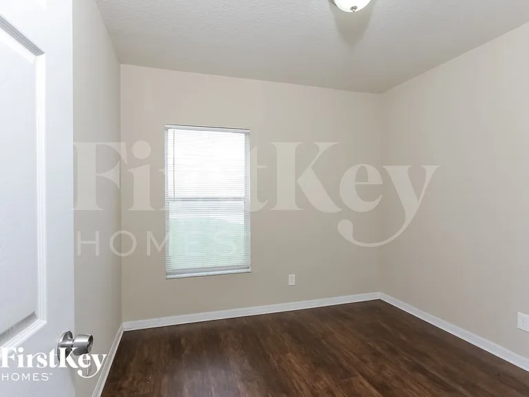 2598 N Biscayne Dr — Photo 13