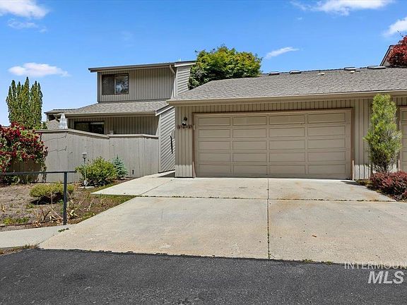 3rd image of 936 E Curling Dr