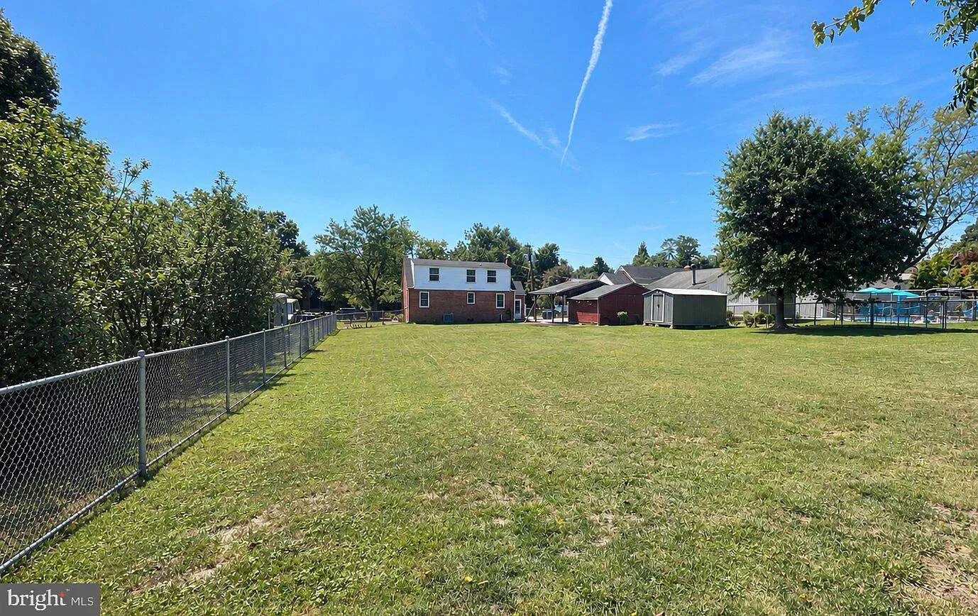 3 bed, 1.0 bath, 1232 sqft, $3,200 — Photo 3