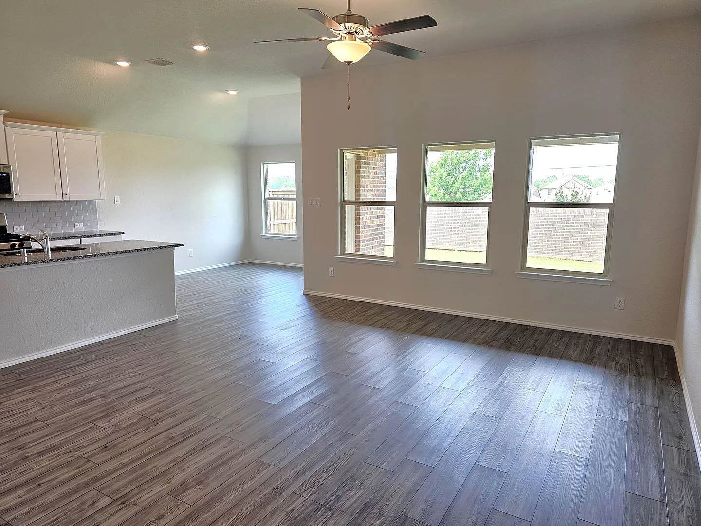 Beautiful 4 bedroom 2 Bathroom Home — Photo 4