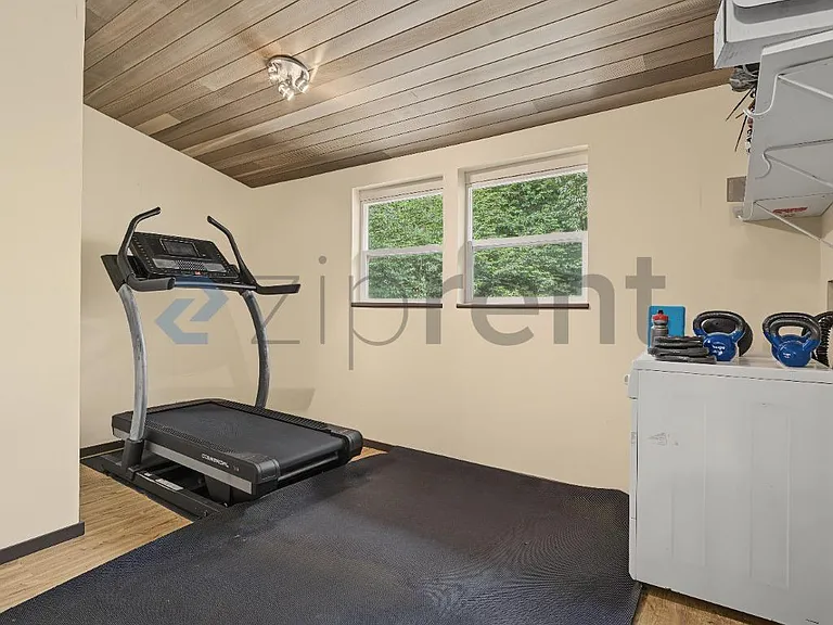 920 SW Stephenson Ct — Photo 29