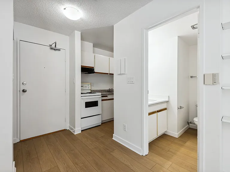 1045 Haro St — Photo 60