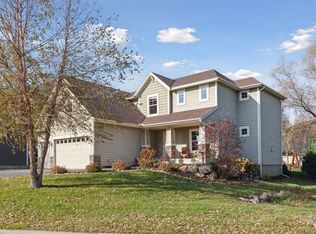 8712 Osprey Ln, Chanhassen, MN 55317
