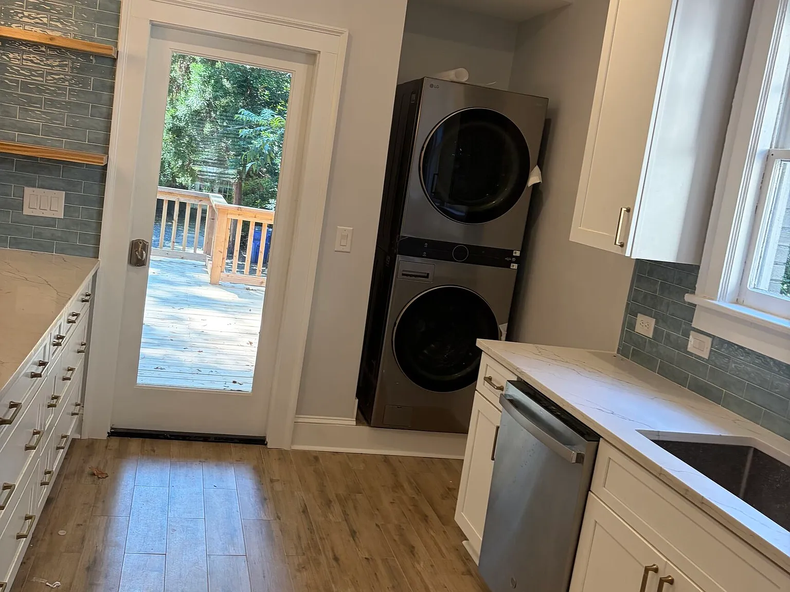 3 bed, 2.0 bath, 2500 sqft, $5,450 — Photo 3