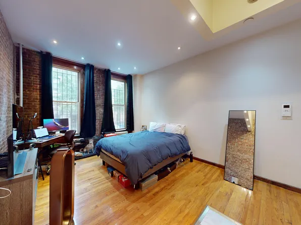 351 West 46th Street image 1 of 7