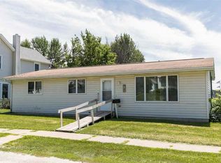 127 E Wilson St, Oxford, IA 52322