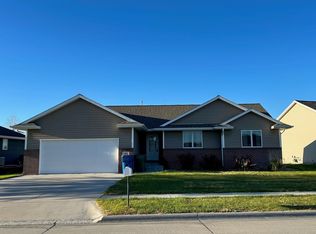 1806 E 59th St, Kearney, NE 68847