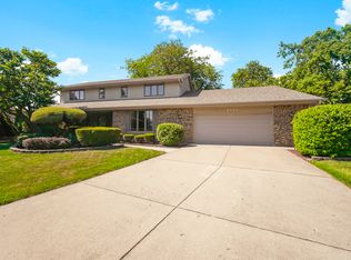 8353 Arrowhead Ln, Orland Park, IL