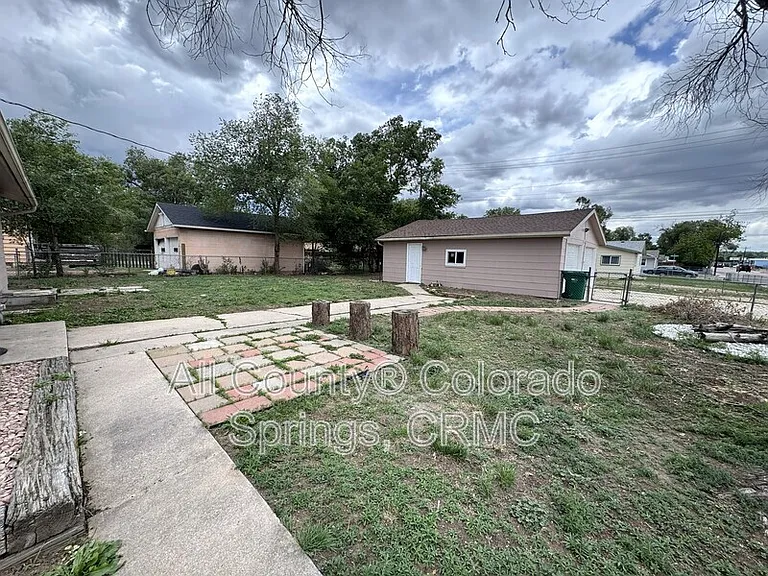 1316 Harrison Rd — Photo 3