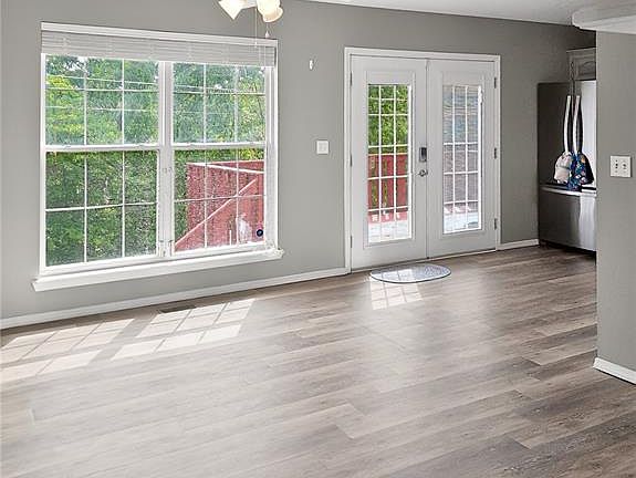 5th image of 110 Sawmill Ln