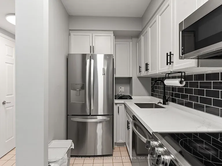 284 Bloor St W #304 — Photo 3