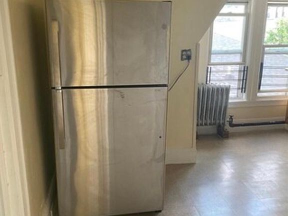 3rd image of 81 Hamilton Ave