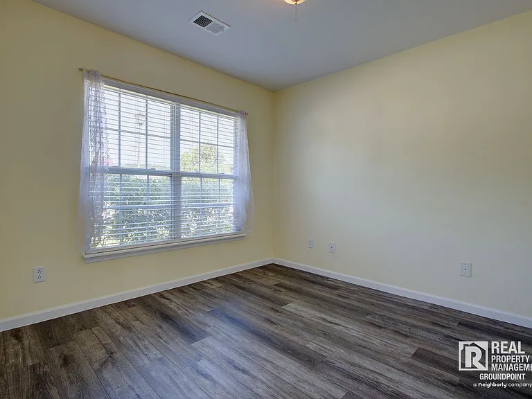 97 Avonshire Dr — Photo 14