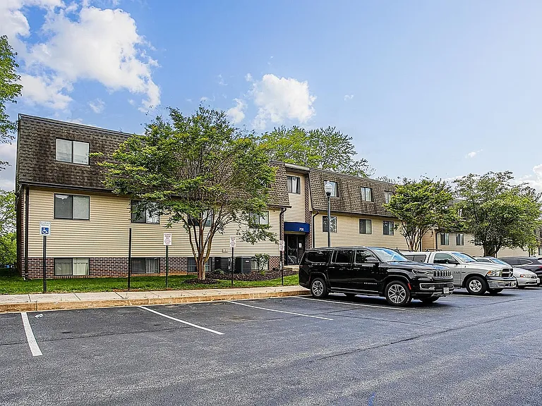 Meadow Creek Apartments — Photo 20