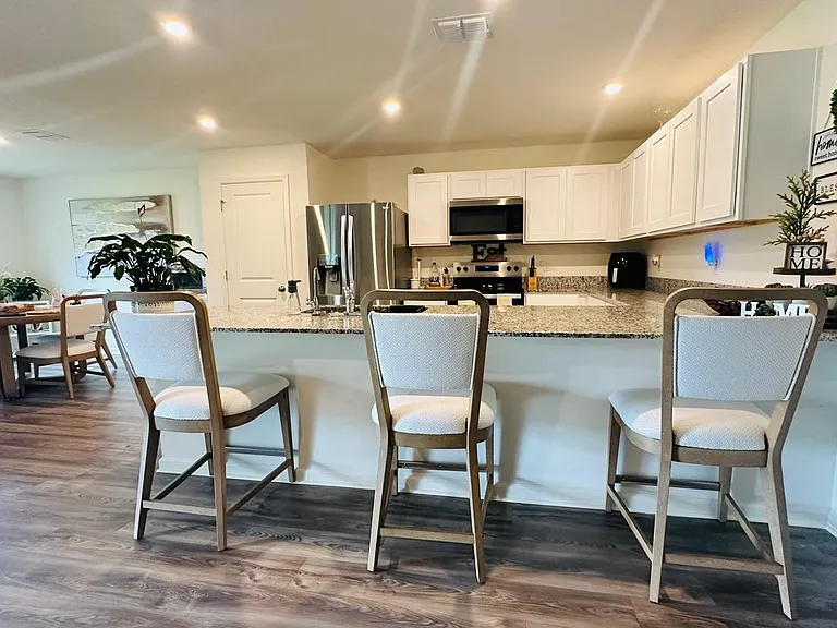 1233 Chester Ave — Photo 18