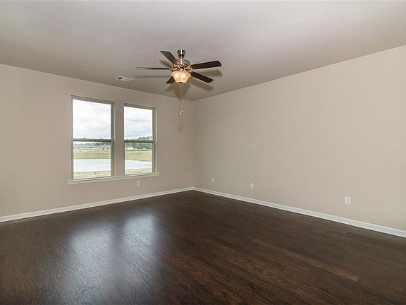 2nd image of 339 Oak Hampton Dr