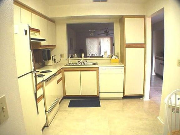 3rd image of 3004 Clubview Dr #L4