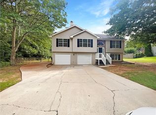 31 Camelot Dr, Cartersville, GA 30121