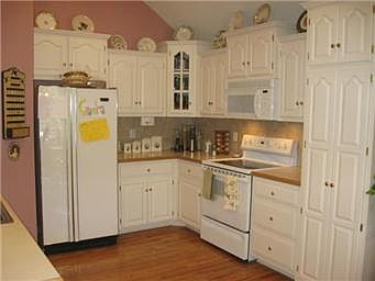 3rd image of 15673 Meadow Ct