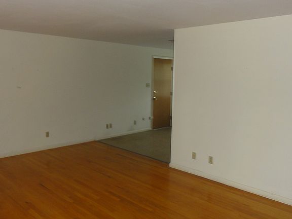 3rd image of 645 Woodhill Dr