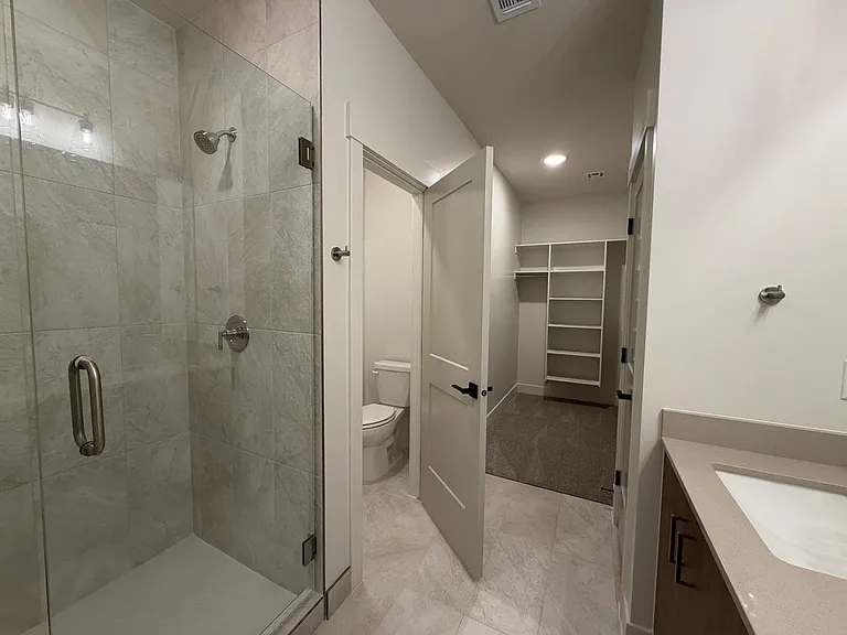 614 E Hemsworth Ln — Photo 32
