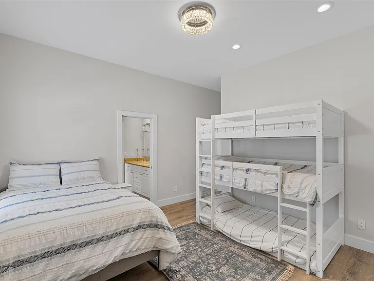 9010 Gardens Glen Cir — Photo 37