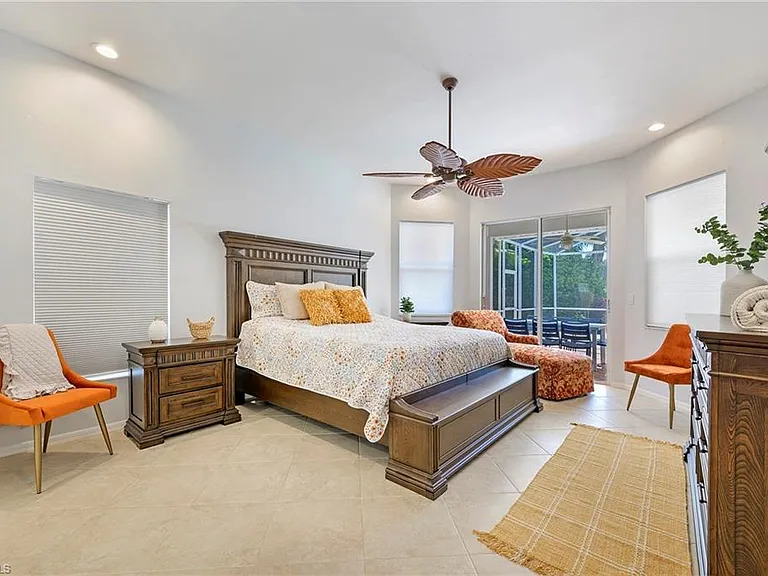 300 Wentworth Ct — Photo 12