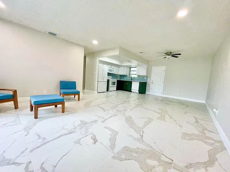 5630 Hollywood Blvd — Photo 20