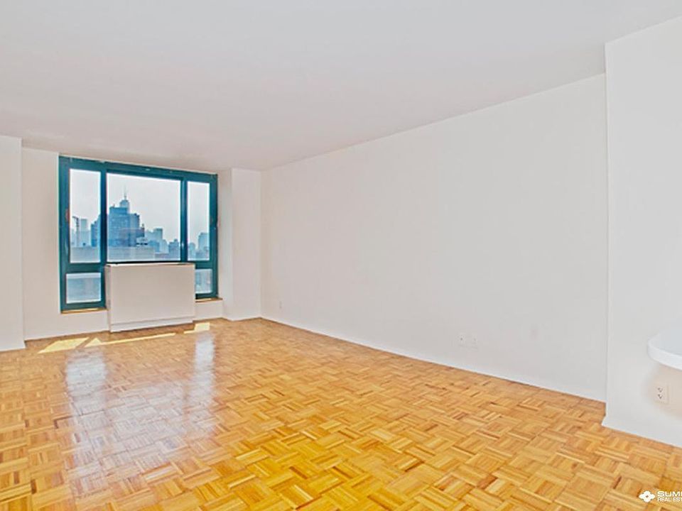 1st image of 1 Irving Pl APT V20c