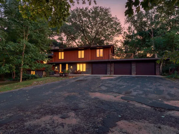 34 N Oaks Rd, North Oaks, MN 55127