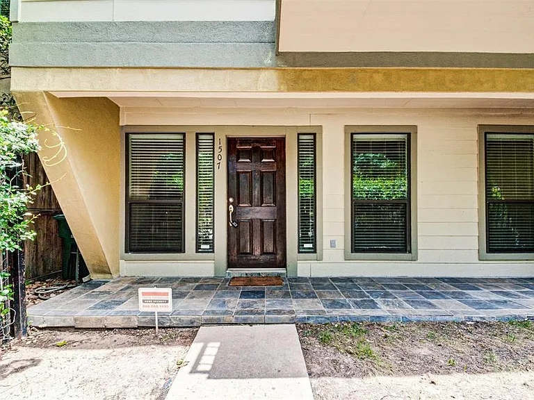 1507 Paige St — Photo 5