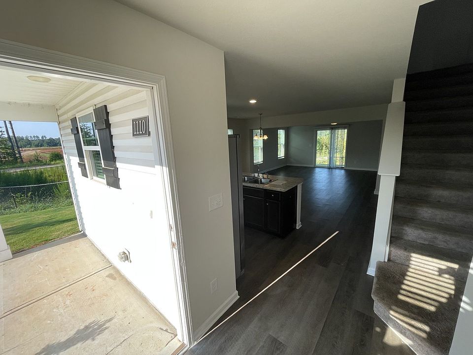 2nd image of 1110 Peony Ln