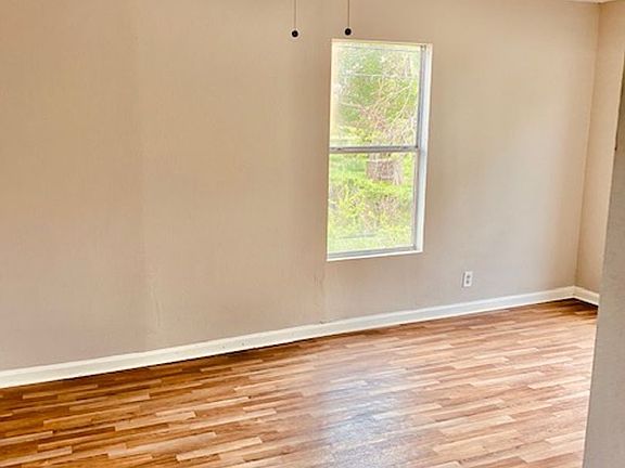 4th image of 605 N Avenue A